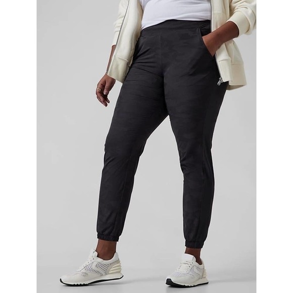 Athleta Brooklyn Jogger Pants XS Black Camo Lined High Rise